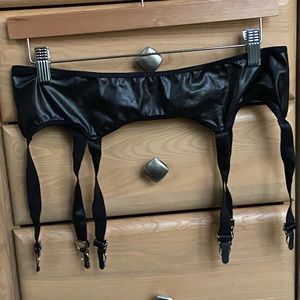 NWOT Garter Belt, Black, 3XL